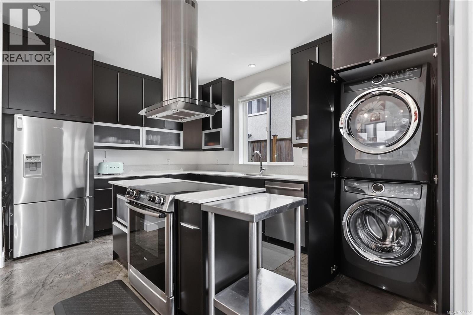 838 OLD ESQUIMALT RD - 17