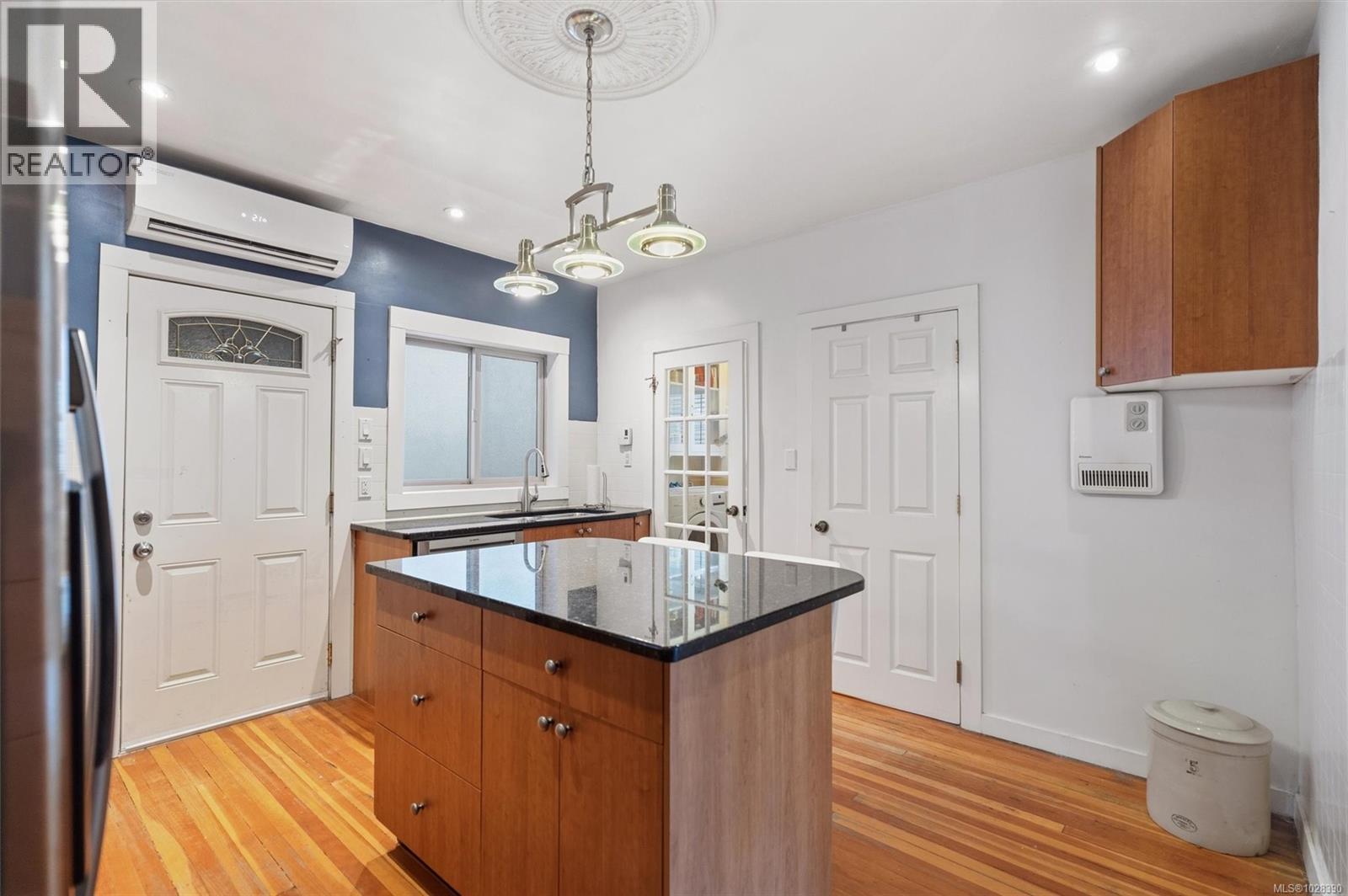 838 OLD ESQUIMALT RD - 49