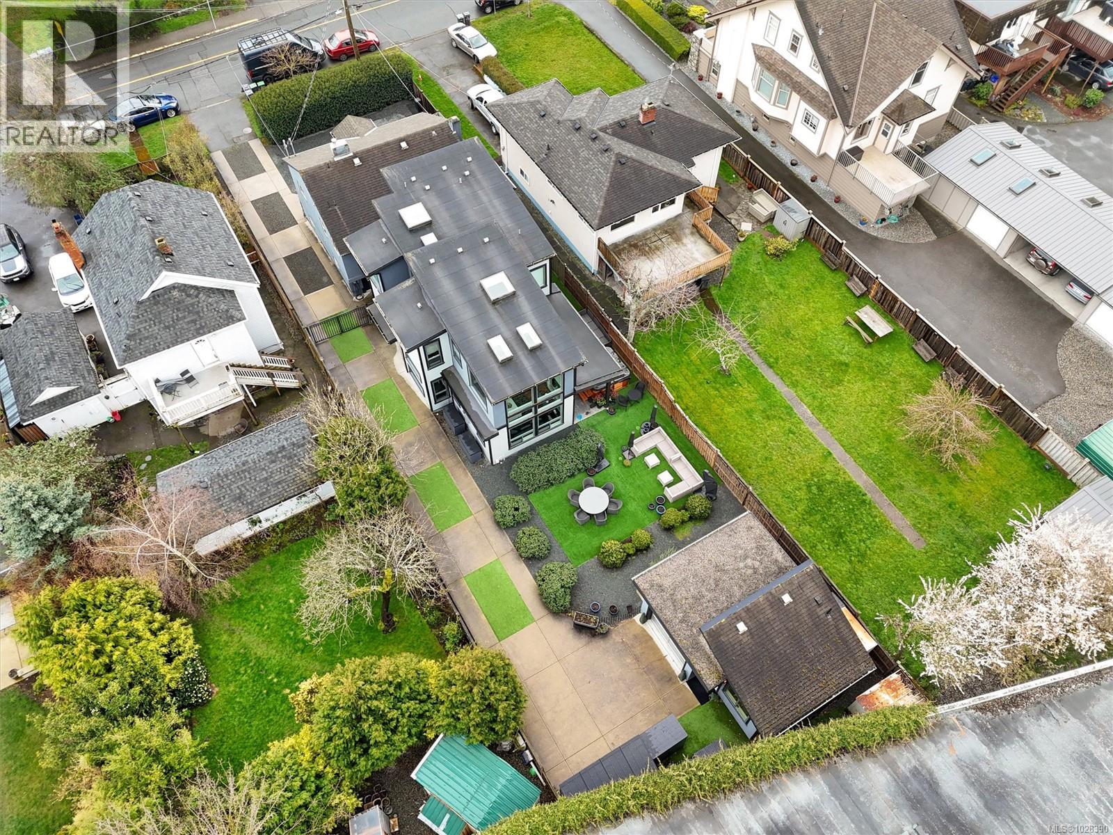 838 Old Esquimalt Rd - 3