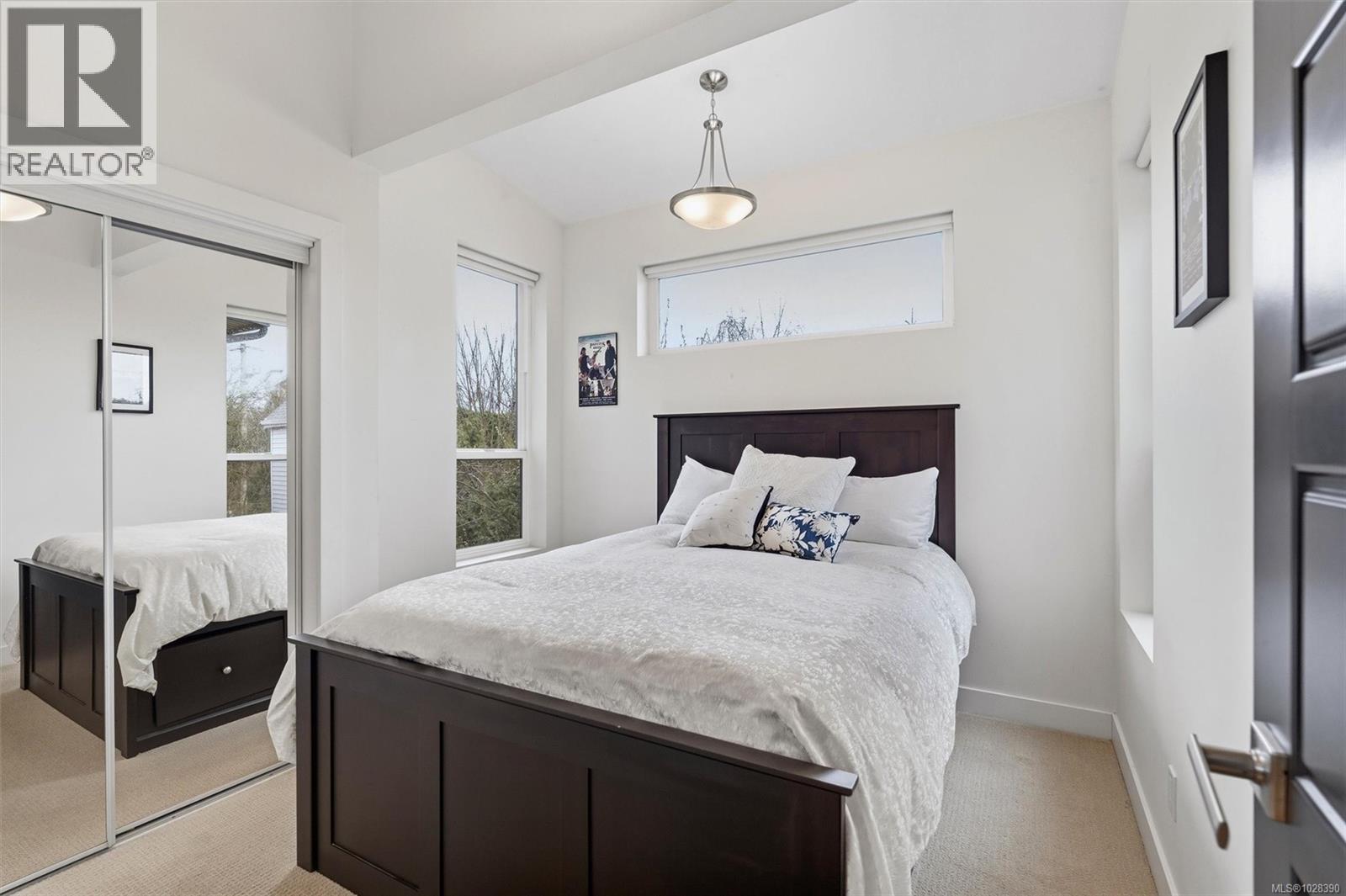 838 Old Esquimalt Rd - 31