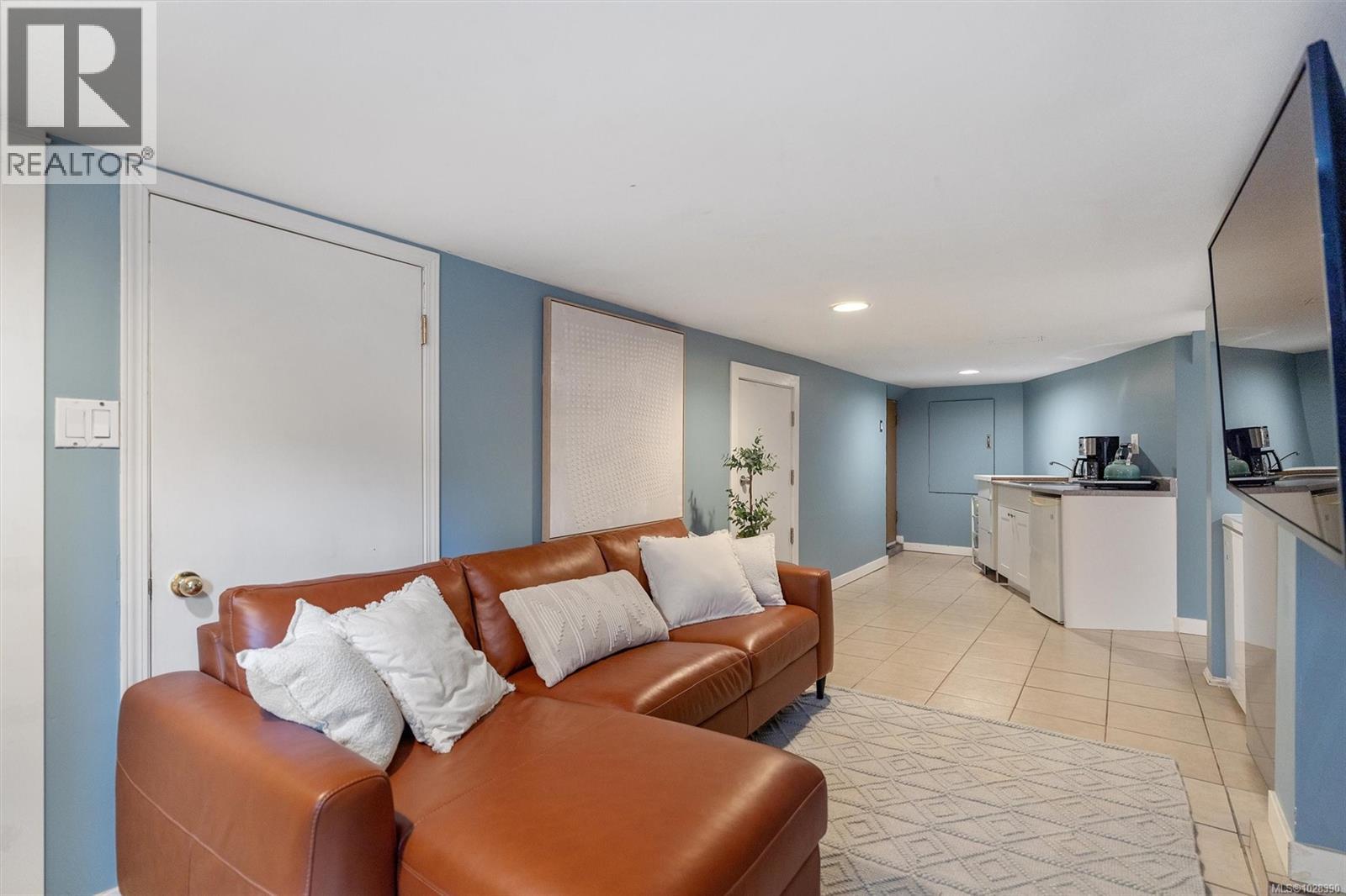 838 Old Esquimalt Rd - 57