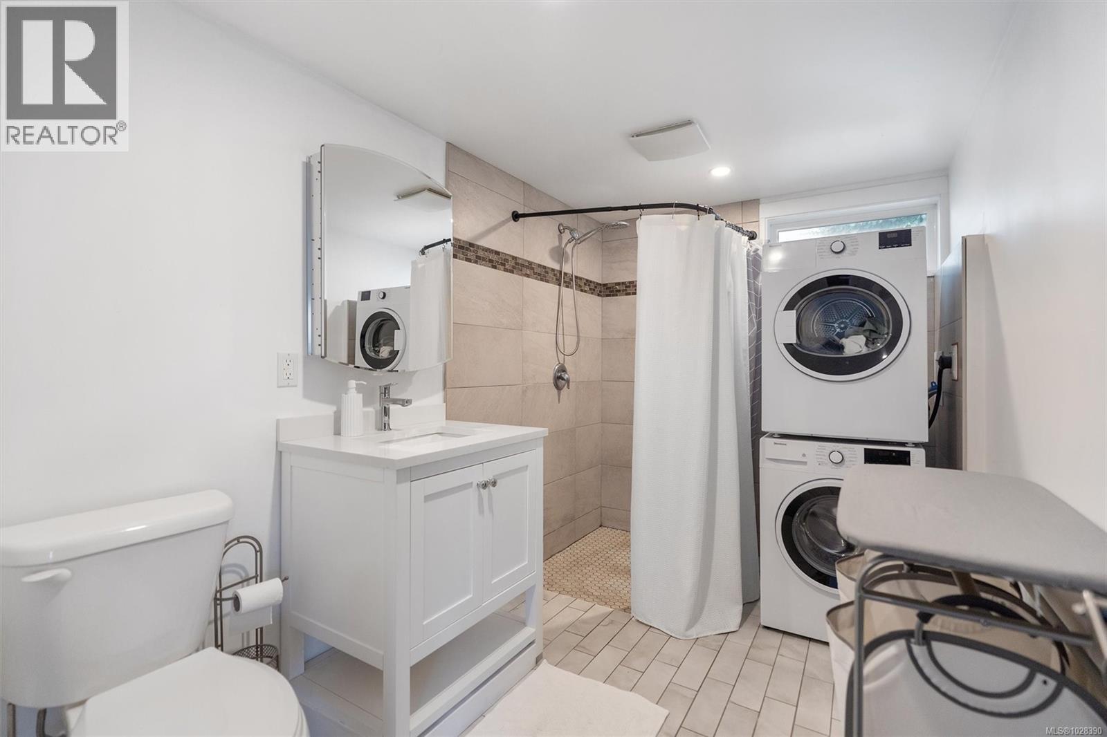 838 OLD ESQUIMALT RD - 42