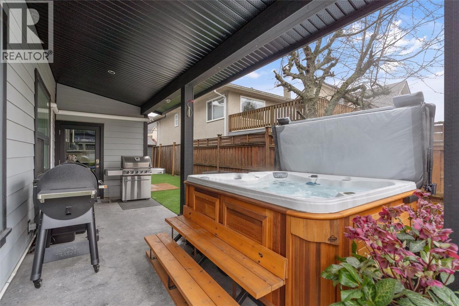 838 Old Esquimalt Rd - 68