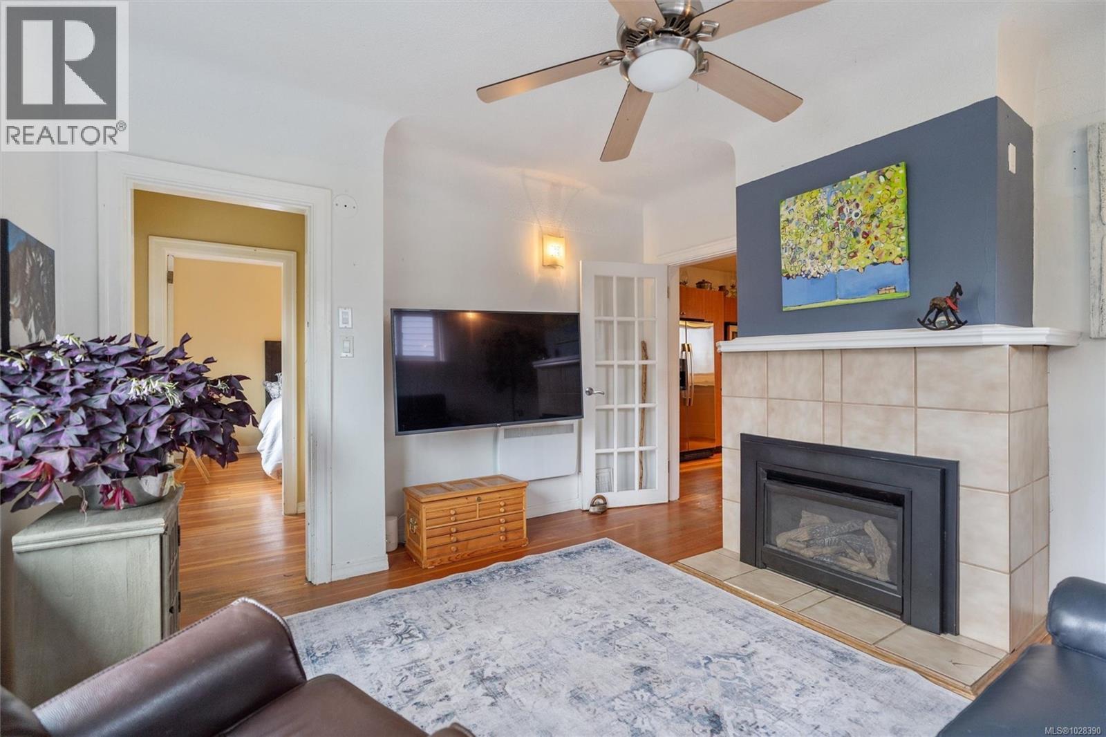838 Old Esquimalt Rd - 45