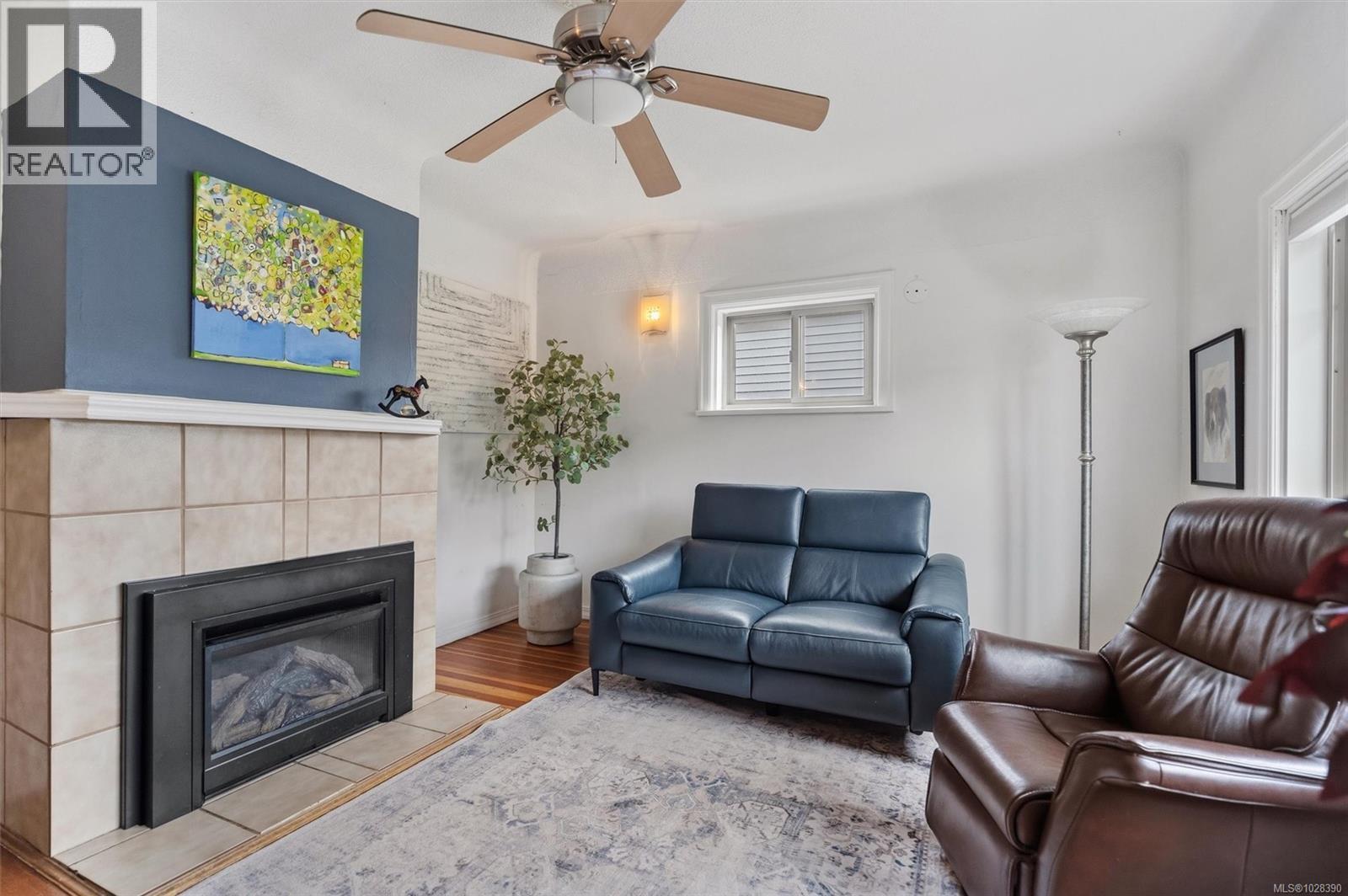 838 Old Esquimalt Rd - 46
