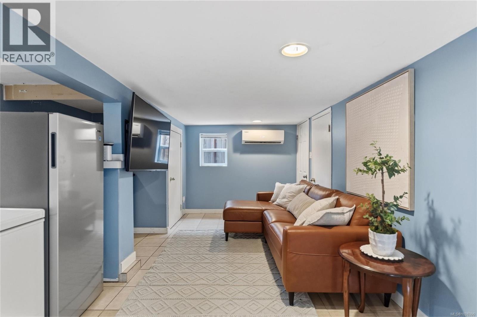 838 Old Esquimalt Rd - 58