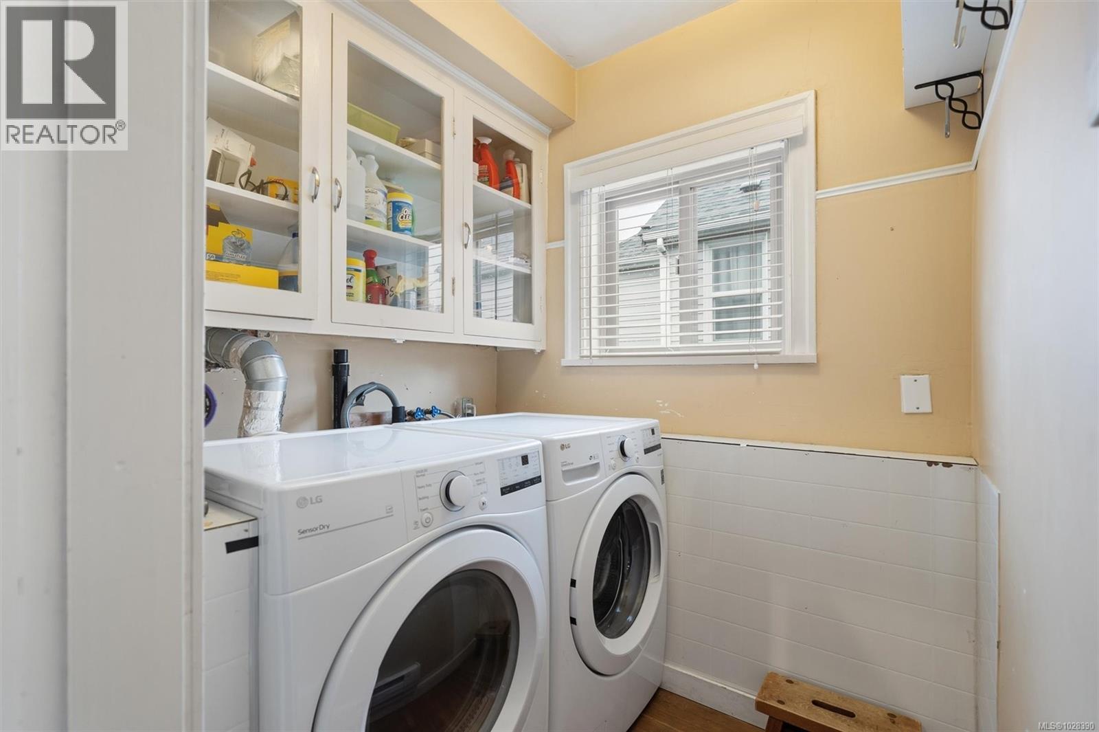 838 Old Esquimalt Rd - 50