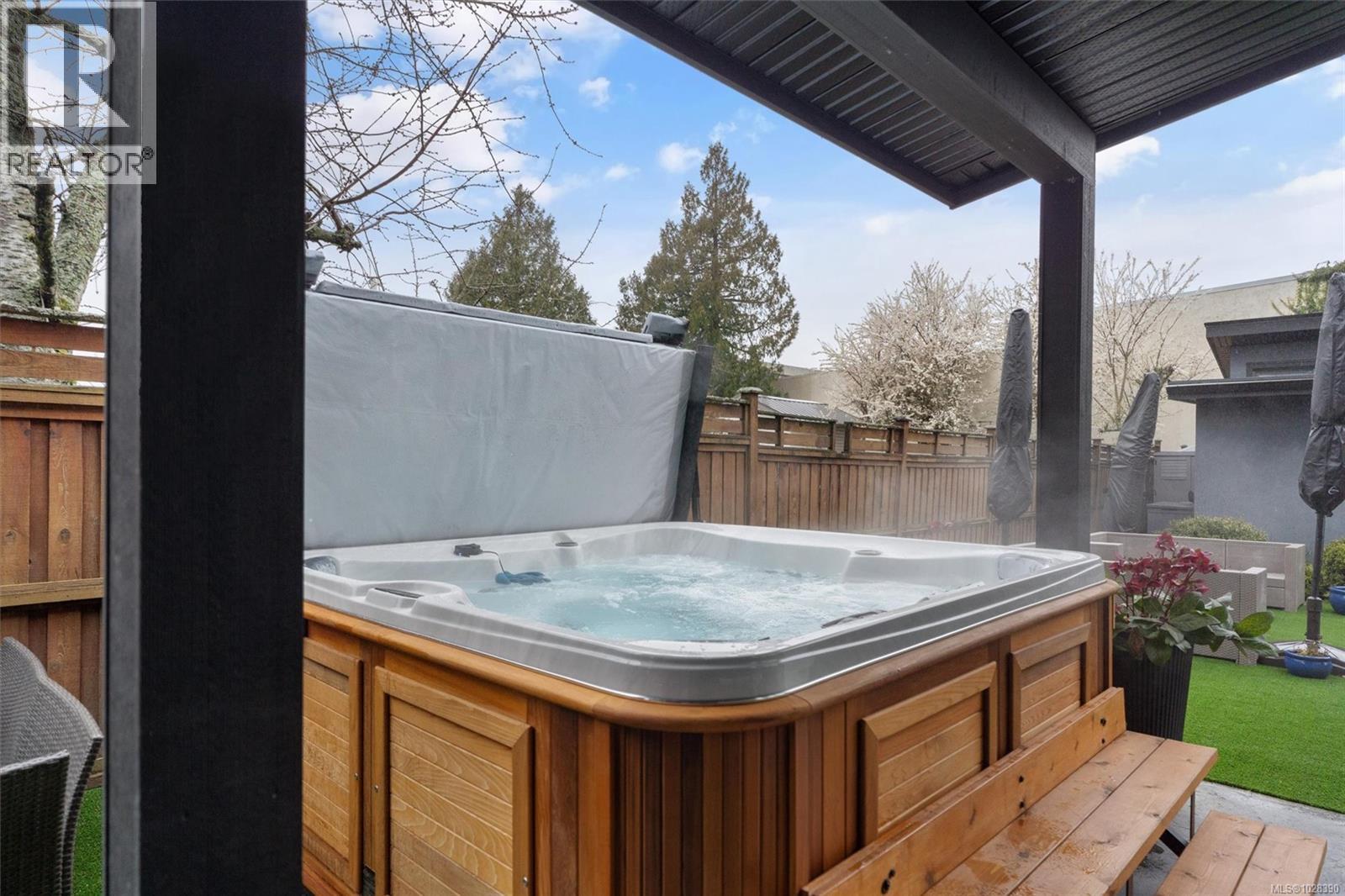 838 OLD ESQUIMALT RD - 67