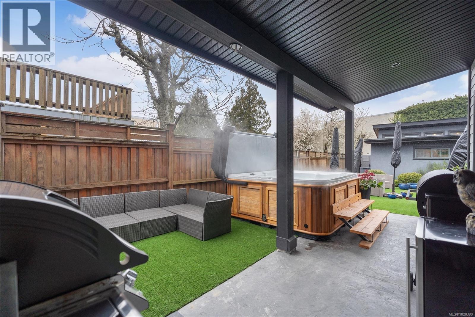 838 Old Esquimalt Rd - 66