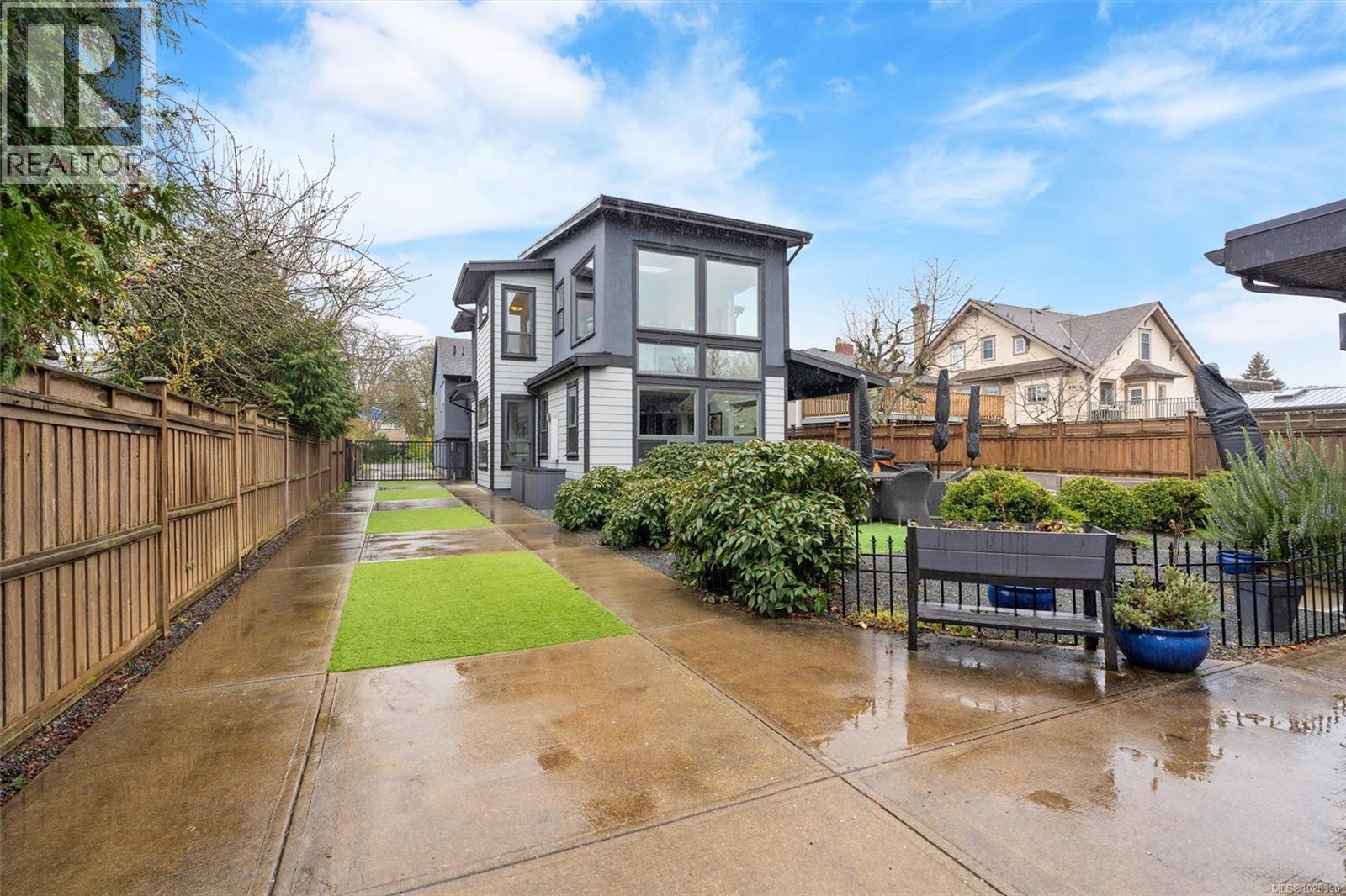 838 OLD ESQUIMALT RD - 71