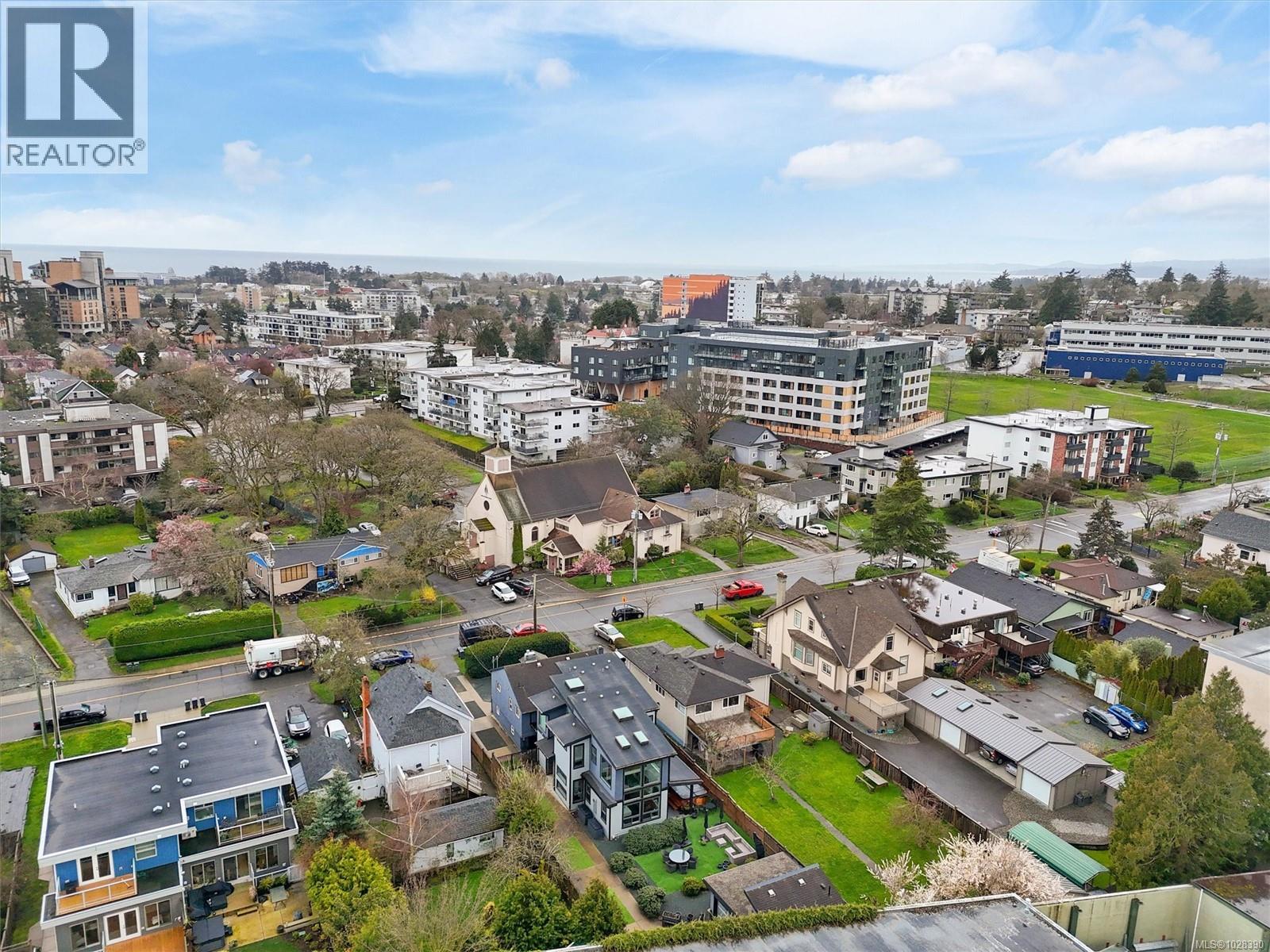 838 Old Esquimalt Rd - 76
