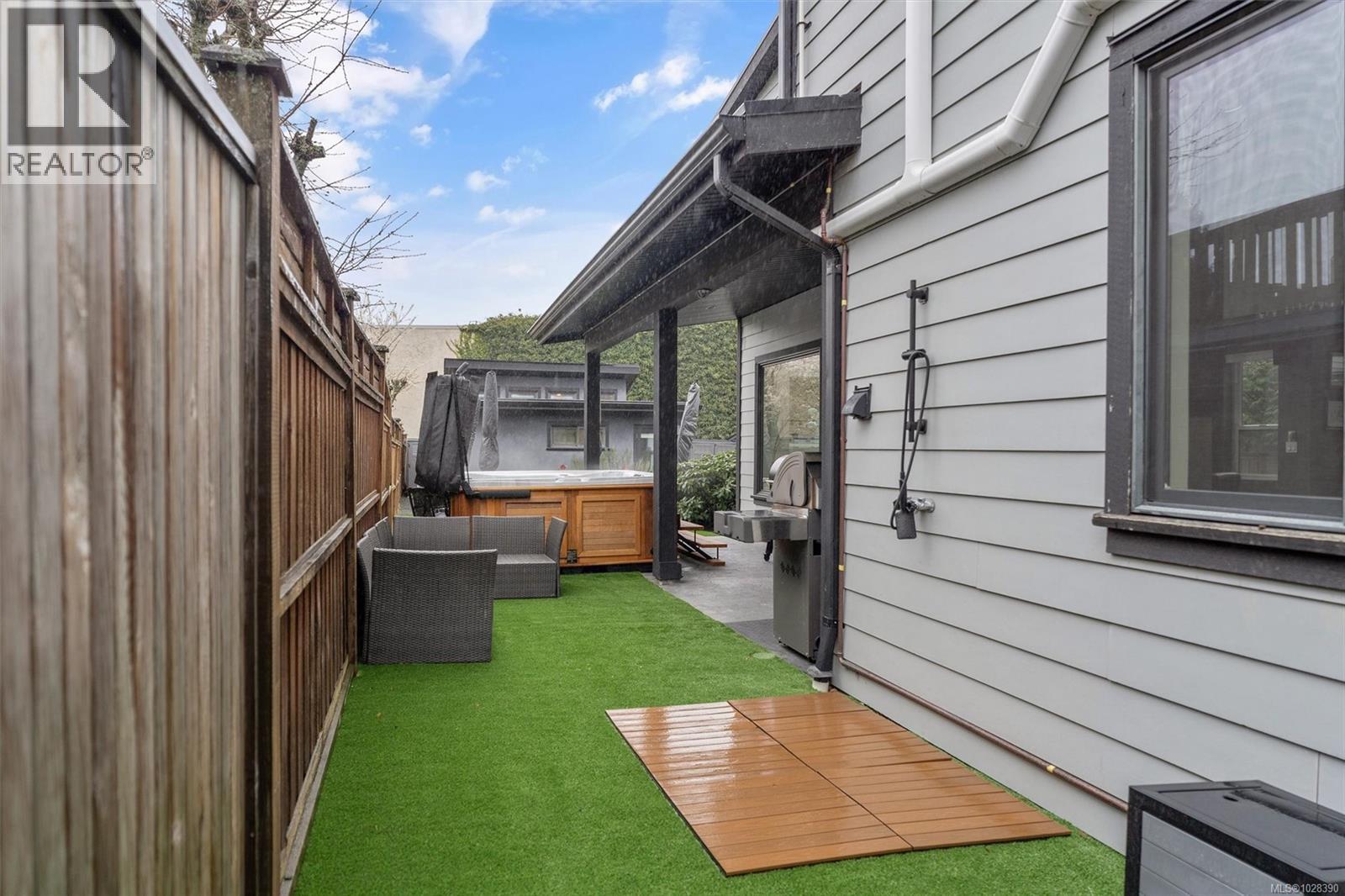 838 OLD ESQUIMALT RD - 70