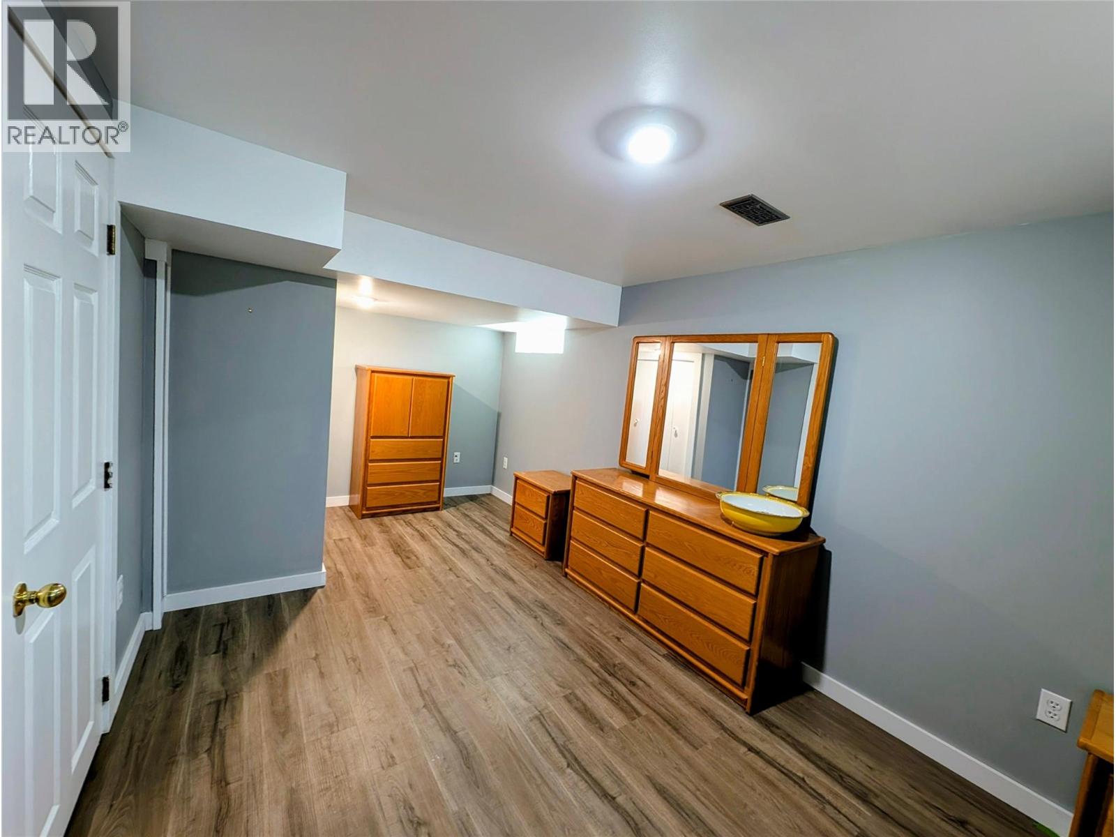 311 Dewdney Avenue, Clinton