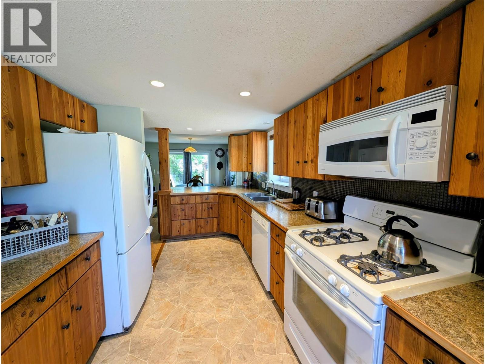 311 Dewdney Avenue, Clinton