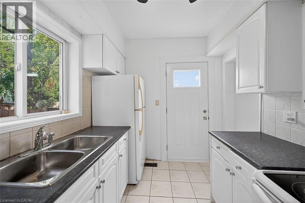 509 COLBORNE STREET - 23