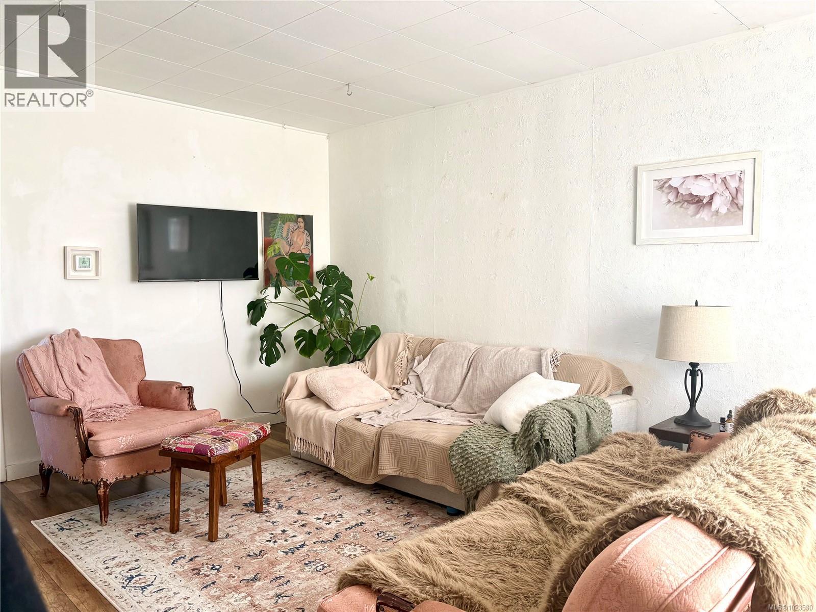 115 HALIBURTON ST - 8