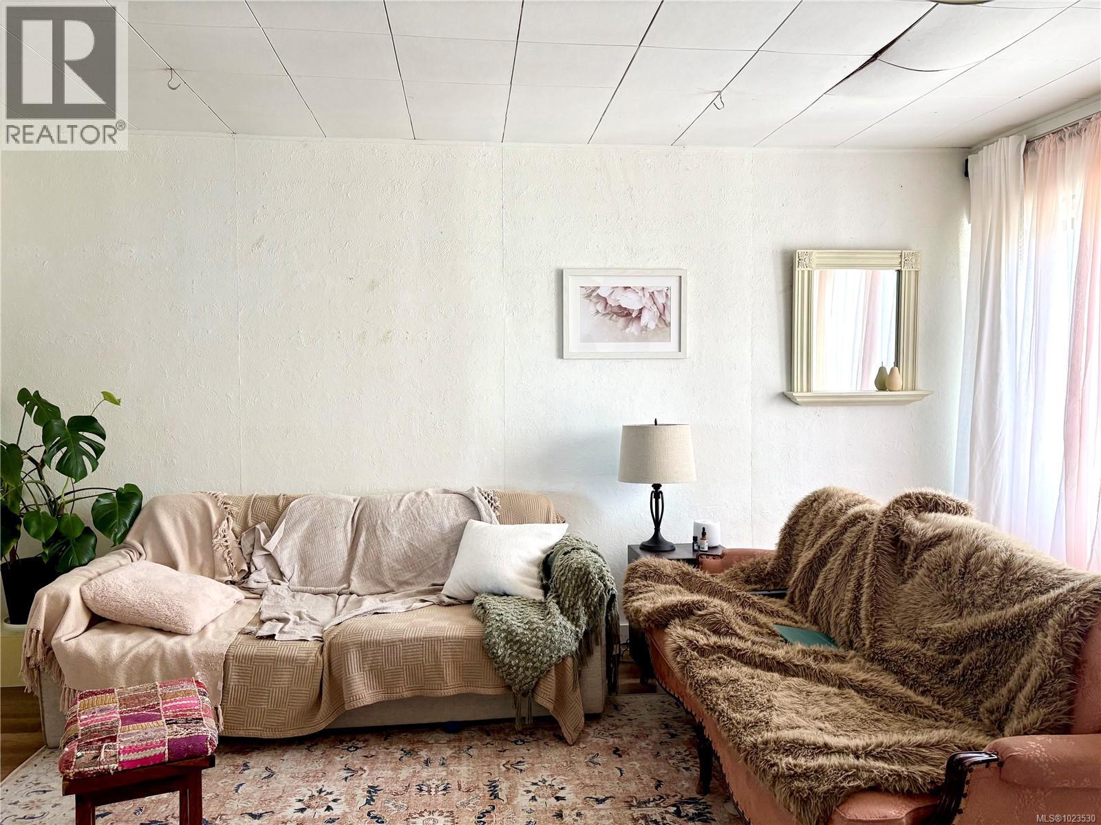 115 HALIBURTON ST - 9