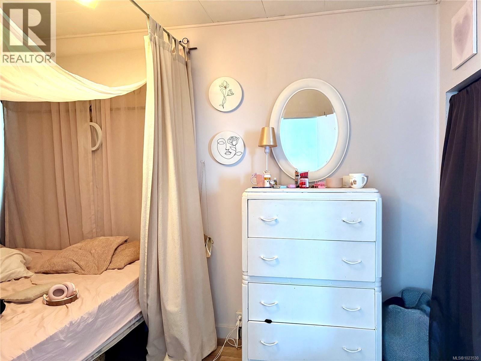 115 HALIBURTON ST - 14