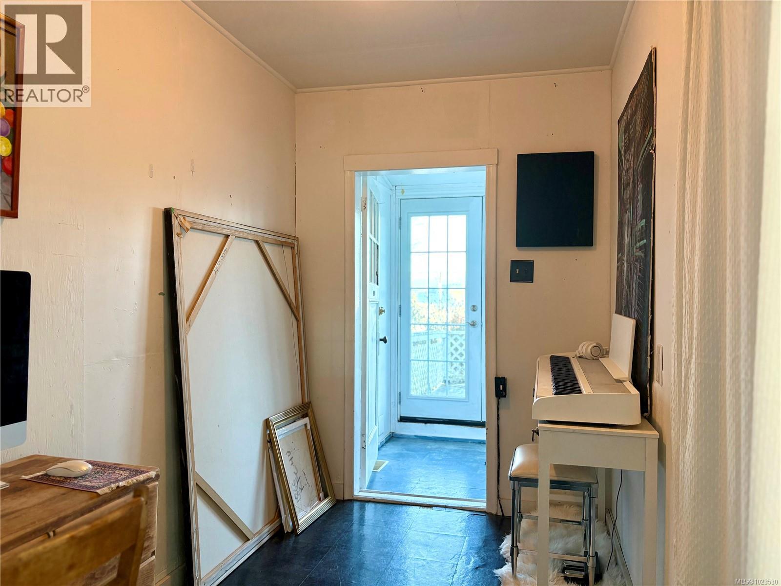 115 HALIBURTON ST - 21