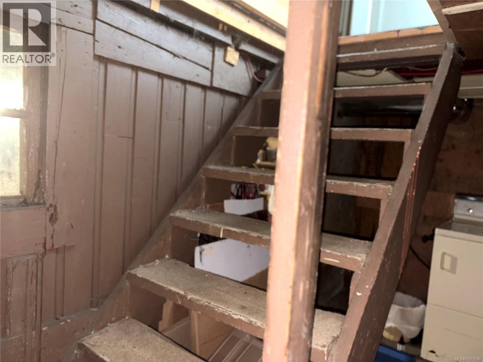 115 HALIBURTON ST - 27