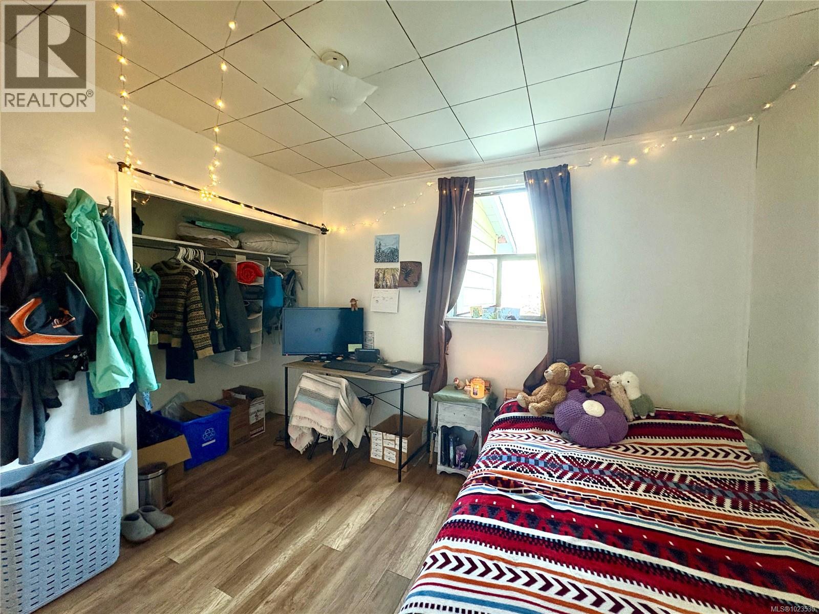 115 HALIBURTON ST - 16