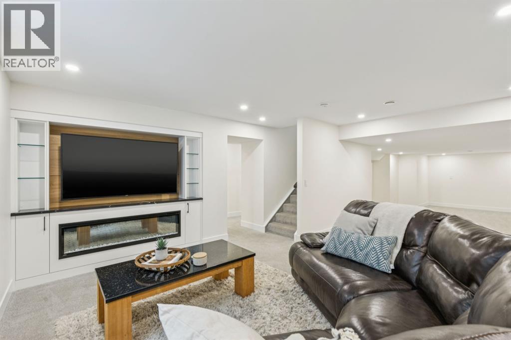 Single Family House for Sale in  Silvergrove Drive NW Silver Springs Calgary 