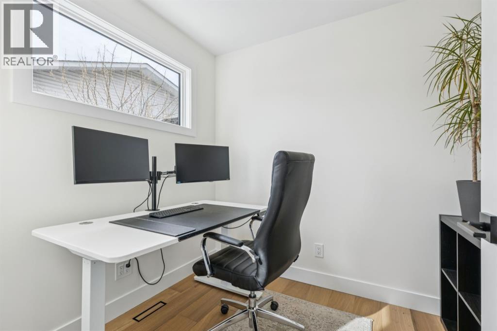 Single Family House for Sale in  Silvergrove Drive NW Silver Springs Calgary 