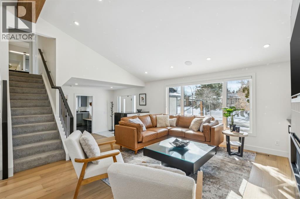 Single Family House for Sale in  Silvergrove Drive NW Silver Springs Calgary 