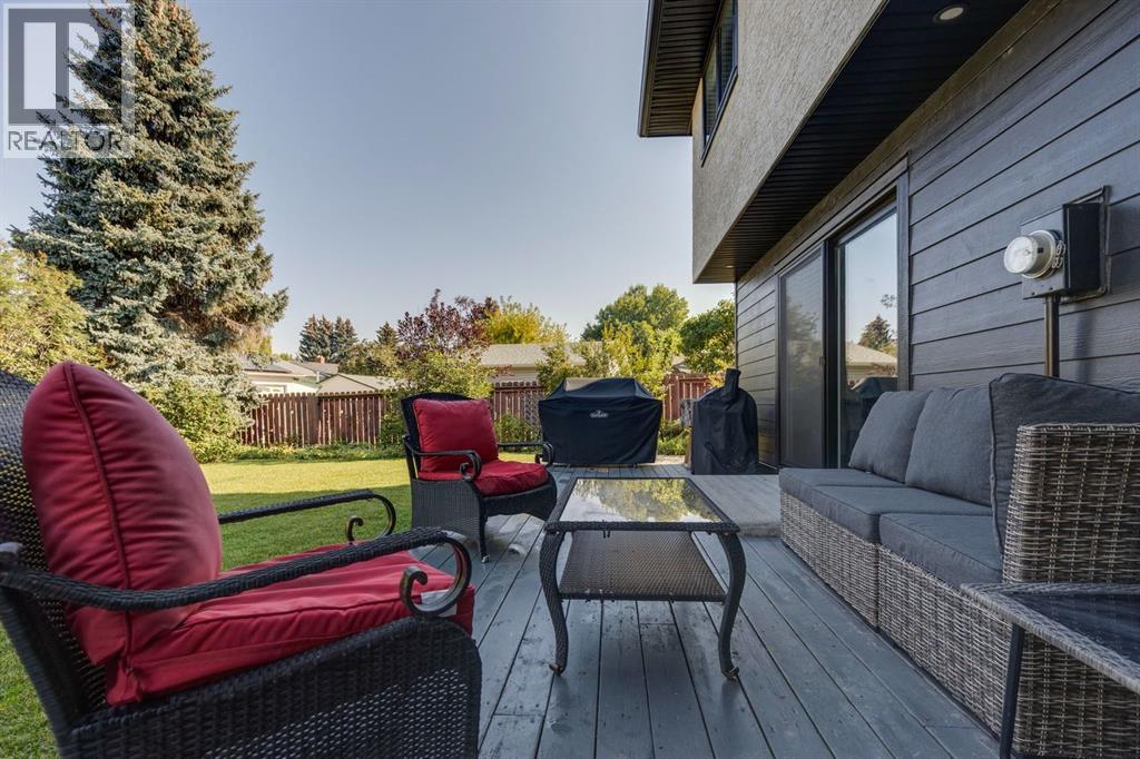 Single Family House for Sale in  Silvergrove Drive NW Silver Springs Calgary 