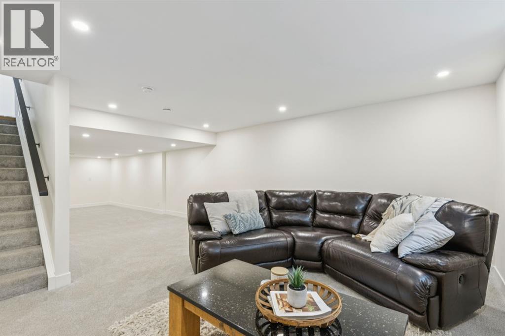 Single Family House for Sale in  Silvergrove Drive NW Silver Springs Calgary 