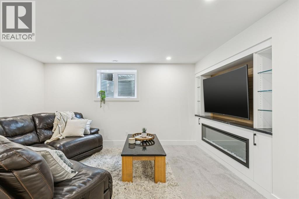 Single Family House for Sale in  Silvergrove Drive NW Silver Springs Calgary 