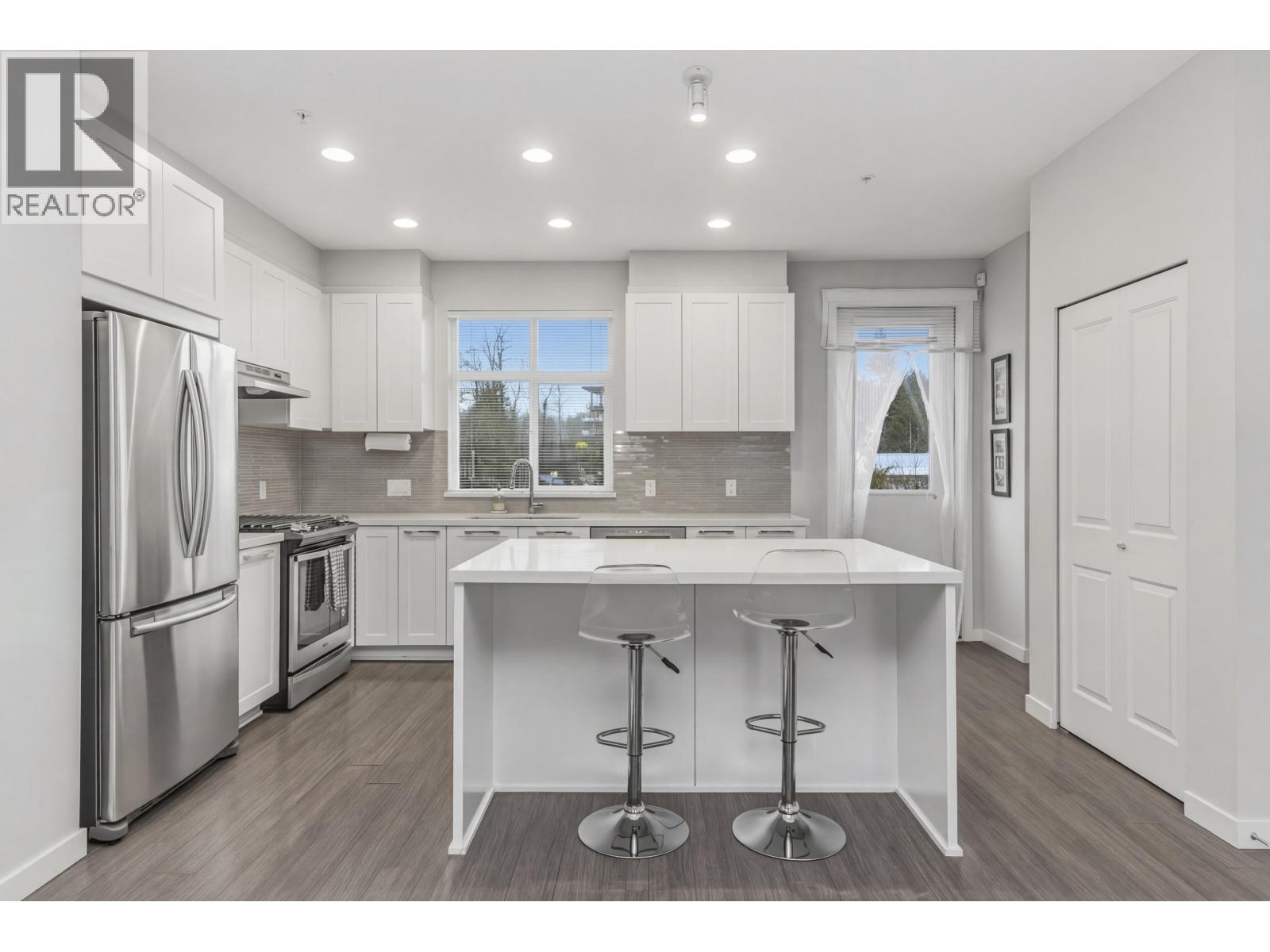 4 39548 LOGGERS LANE, Squamish