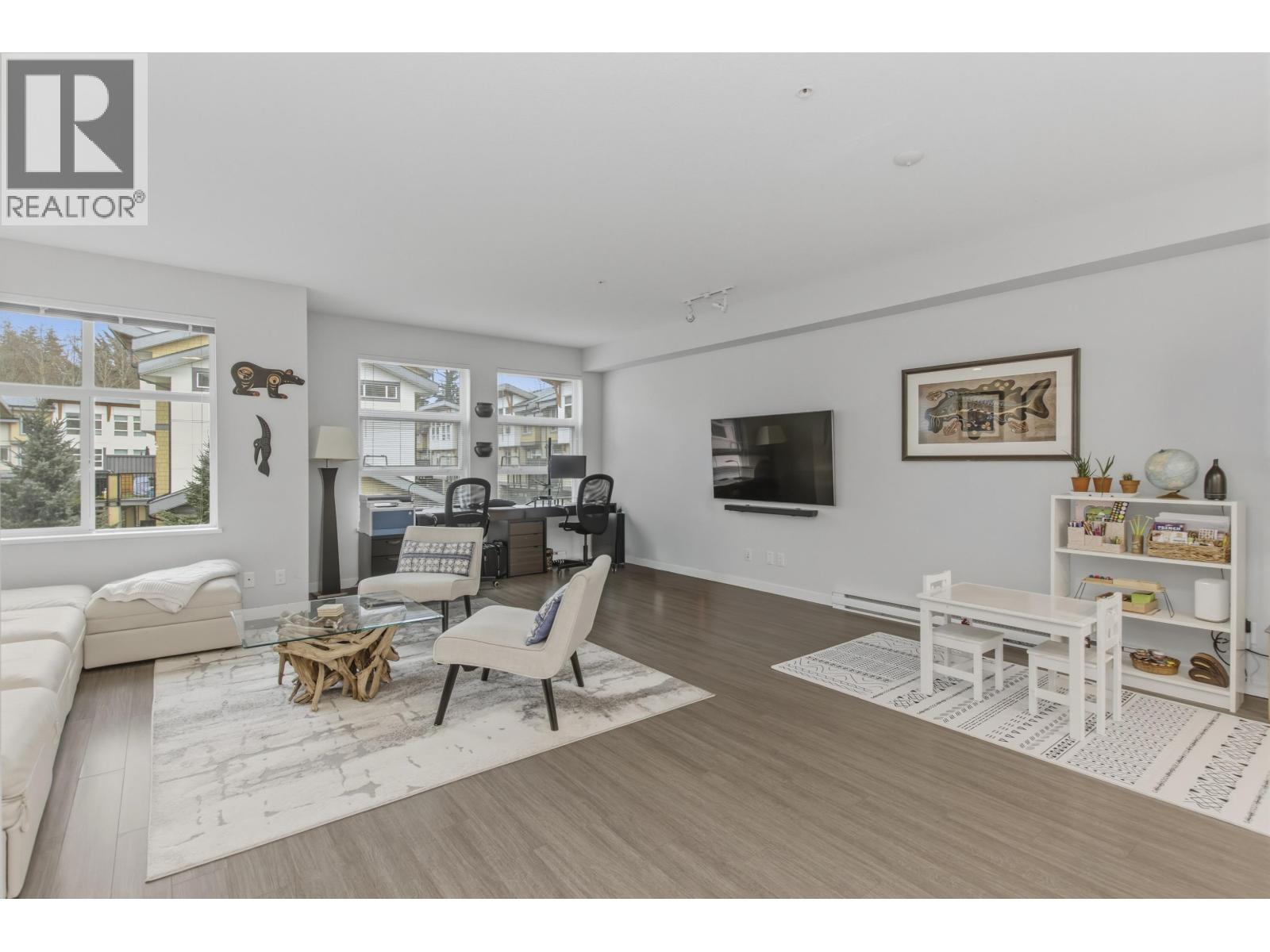 4 39548 LOGGERS LANE, Squamish