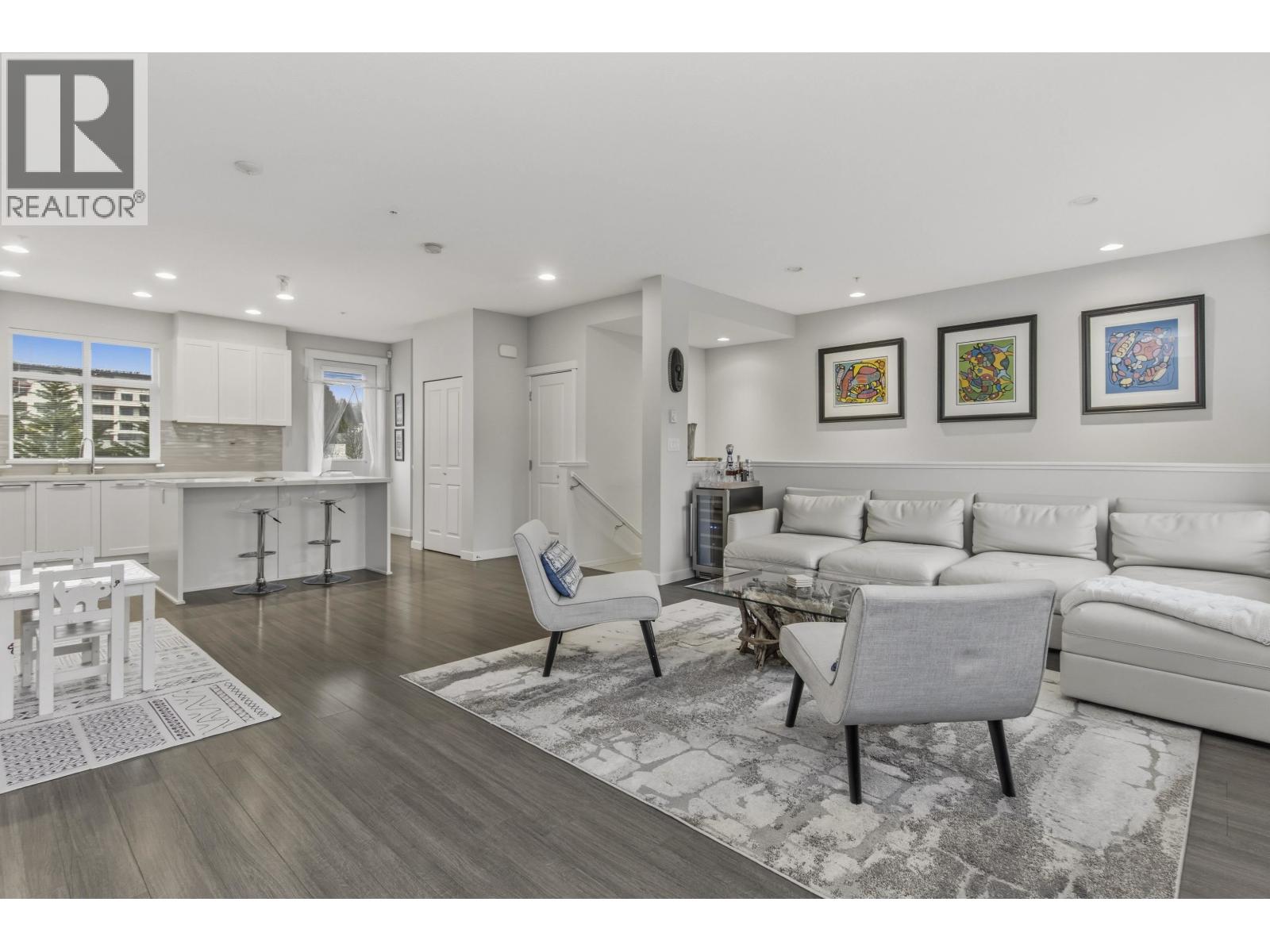 4 39548 LOGGERS LANE, Squamish