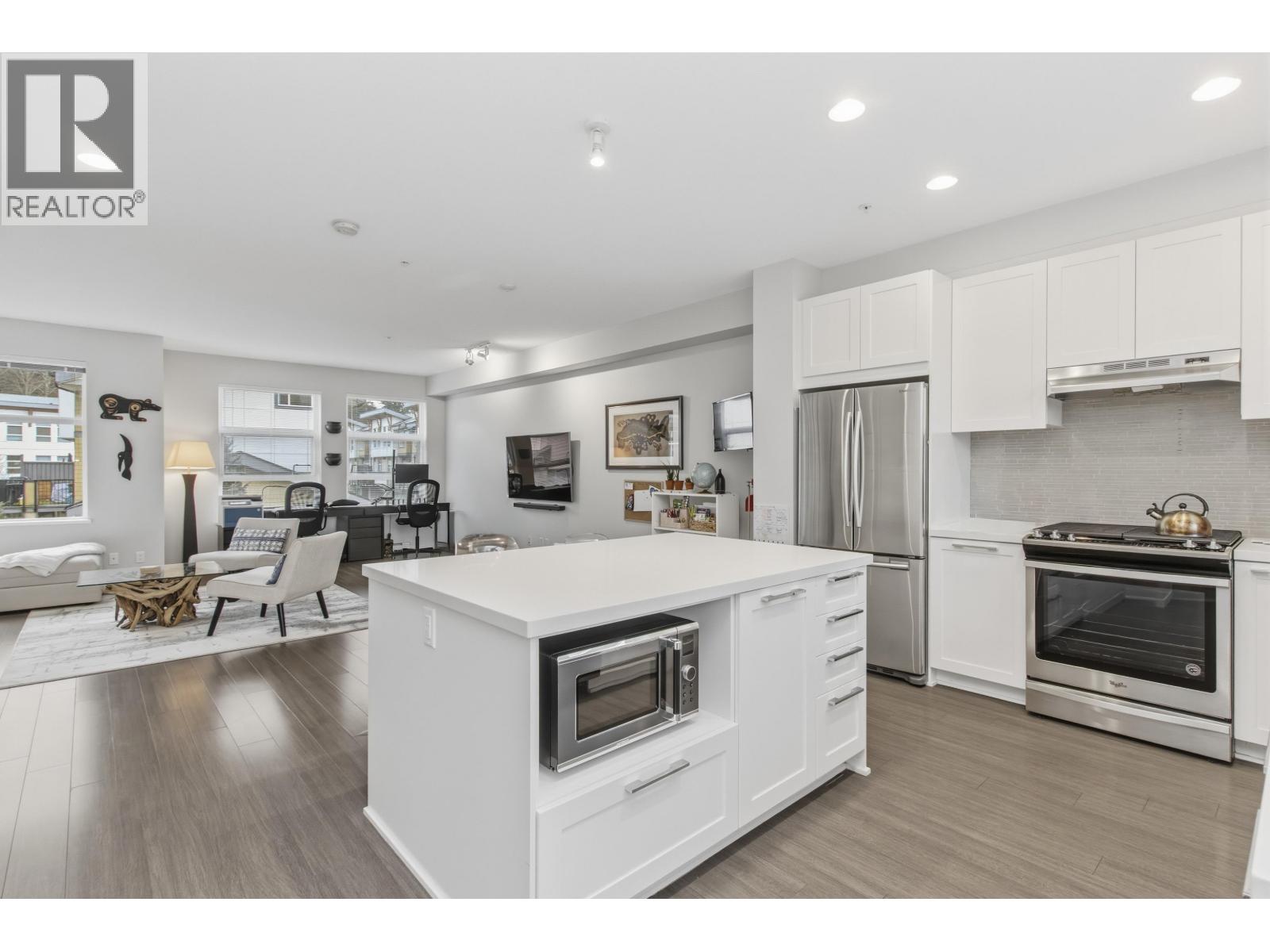 4 39548 LOGGERS LANE, Squamish