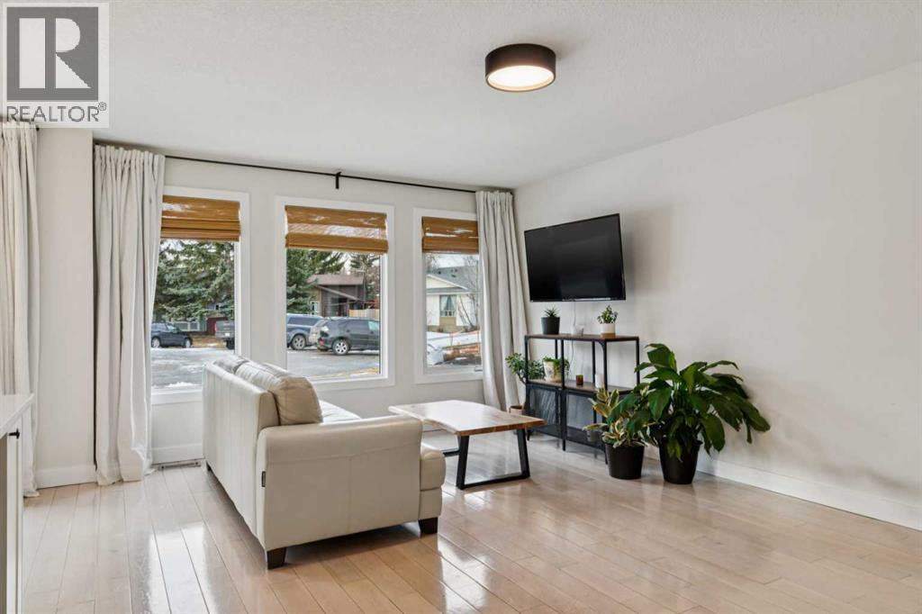 Single Family House 4 Level for Sale in  Shawcliffe Bay SW Shawnessy Calgary 