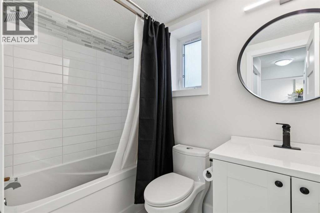 Single Family House 4 Level for Sale in  Shawcliffe Bay SW Shawnessy Calgary 