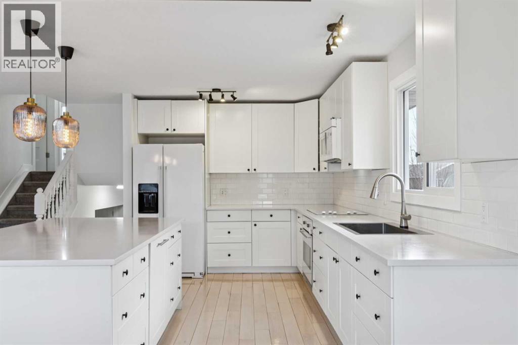 Single Family House 4 Level for Sale in  Shawcliffe Bay SW Shawnessy Calgary 