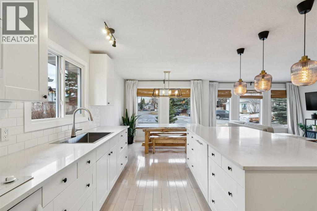 Single Family House 4 Level for Sale in  Shawcliffe Bay SW Shawnessy Calgary 