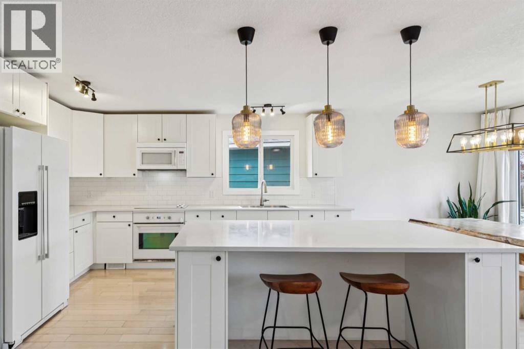 Single Family House 4 Level for Sale in  Shawcliffe Bay SW Shawnessy Calgary 