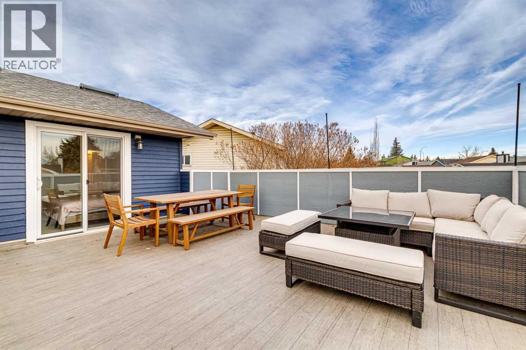 Single Family House 4 Level for Sale in  Shawcliffe Bay SW Shawnessy Calgary 