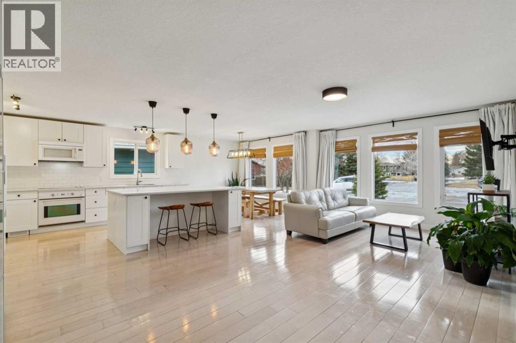 Single Family House 4 Level for Sale in  Shawcliffe Bay SW Shawnessy Calgary 