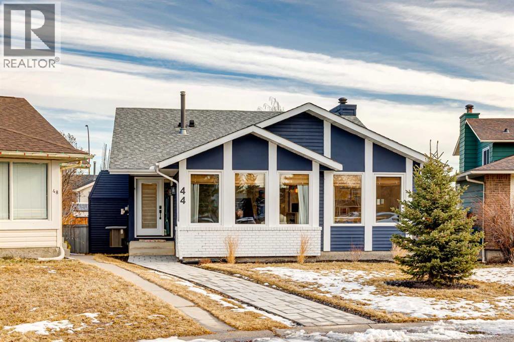 Single Family House 4 Level for Sale in  Shawcliffe Bay SW Shawnessy Calgary 