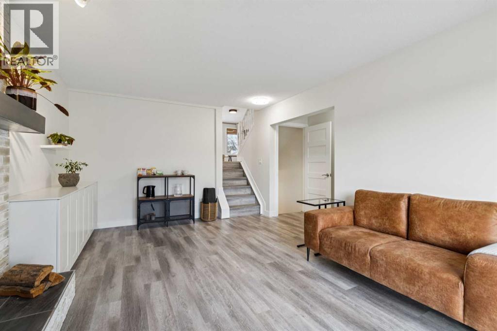 Single Family House 4 Level for Sale in  Shawcliffe Bay SW Shawnessy Calgary 