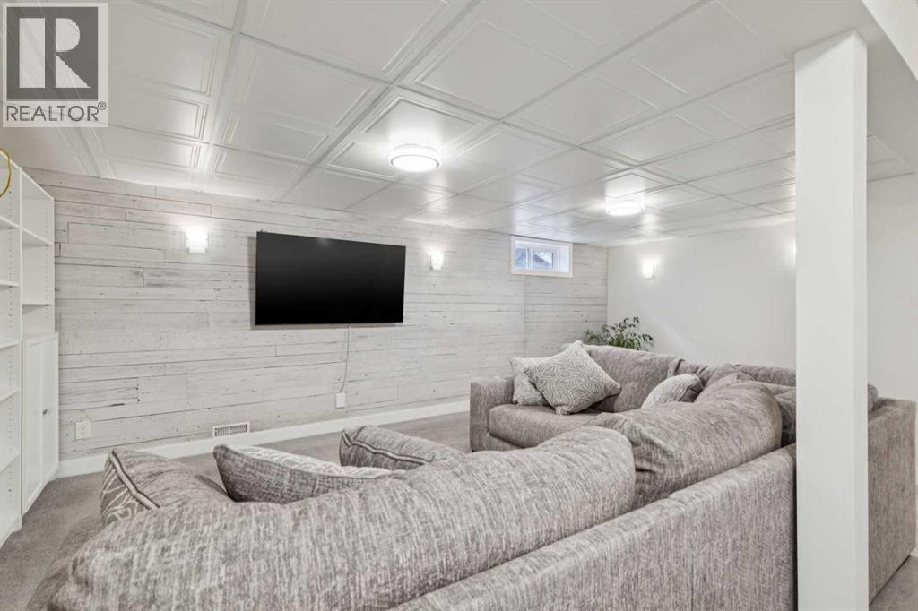 Single Family House 4 Level for Sale in  Shawcliffe Bay SW Shawnessy Calgary 