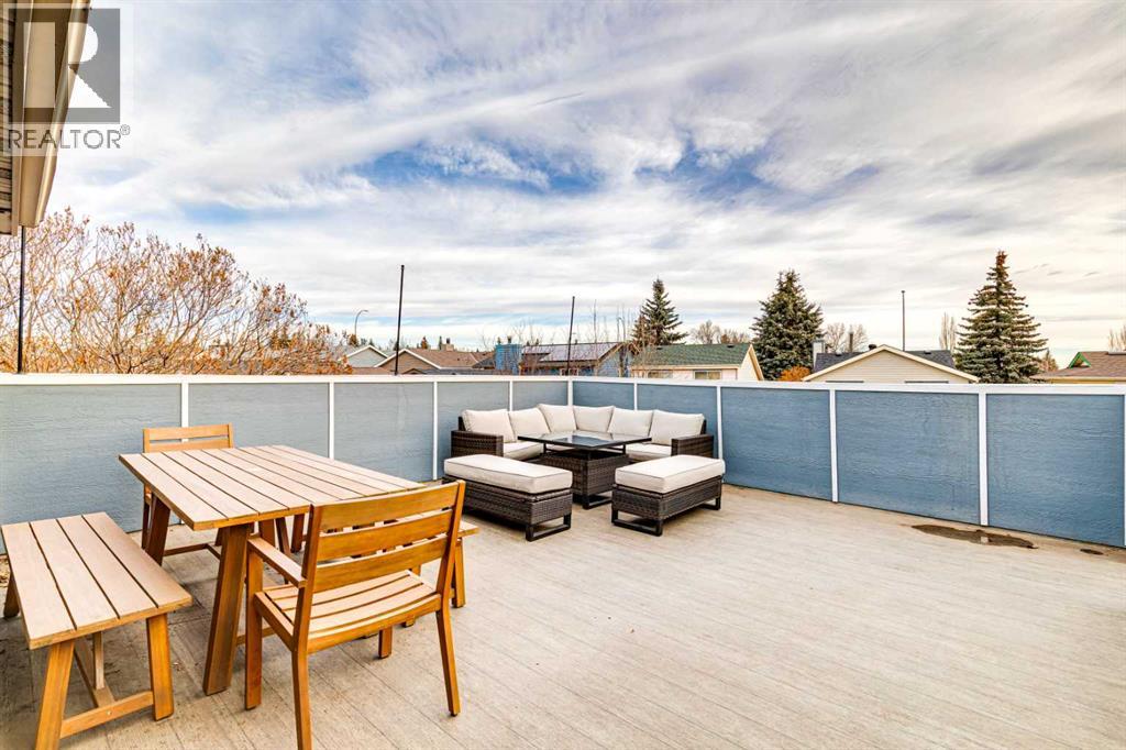 Single Family House 4 Level for Sale in  Shawcliffe Bay SW Shawnessy Calgary 