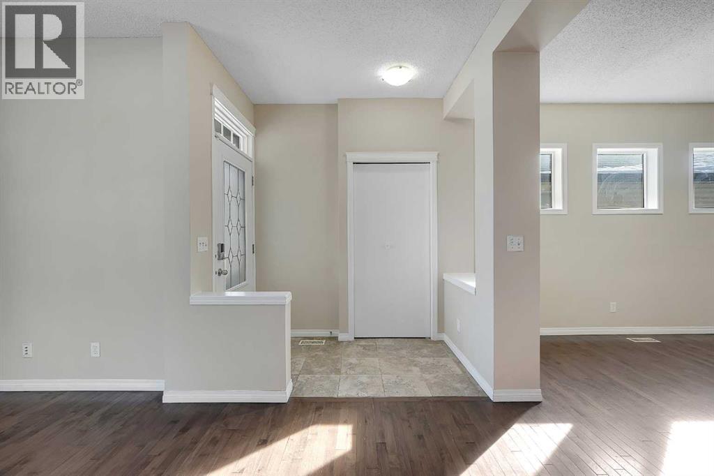 Single Family House for Sale in  New Brighton Drive New Brighton Calgary 