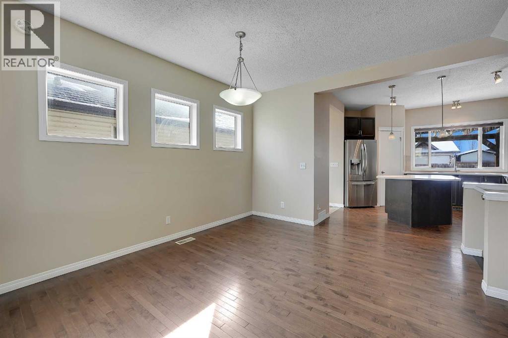 Single Family House for Sale in  New Brighton Drive New Brighton Calgary 
