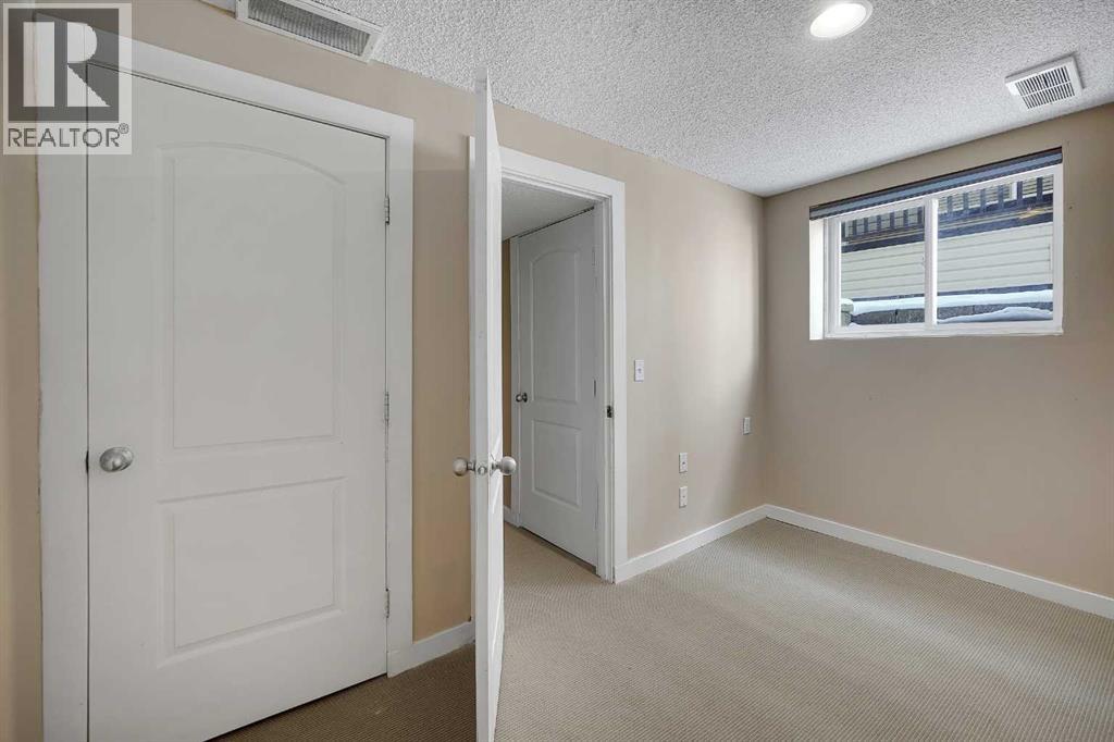 Single Family House for Sale in  New Brighton Drive New Brighton Calgary 