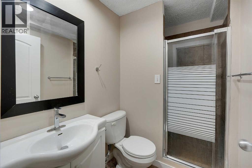 Single Family House for Sale in  New Brighton Drive New Brighton Calgary 